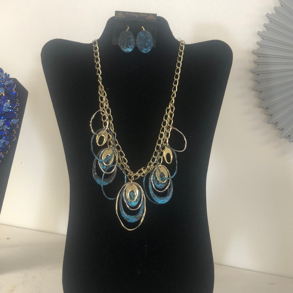 ✨BNWT✨ Gold Hammered Turquoise Circle Set